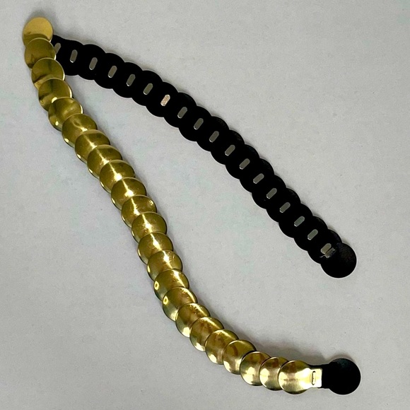 Vtg ‘70s/‘80s shiny gold circle stretch belt - Picture 2 of 3